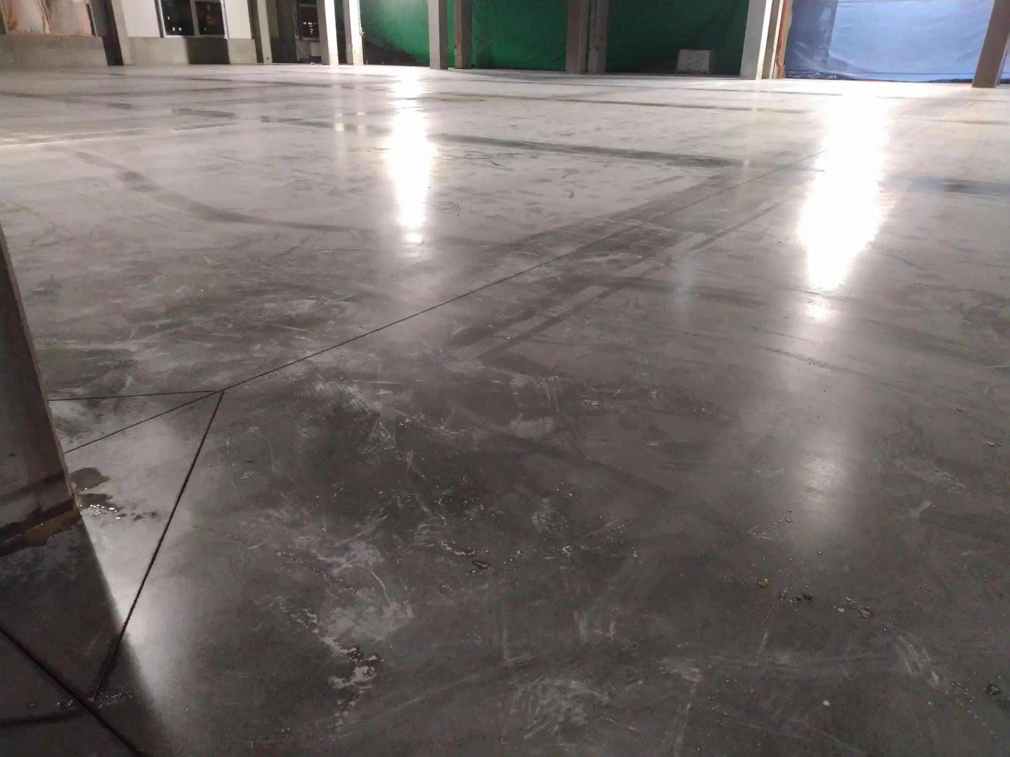 Průmyslové betonové podlahy